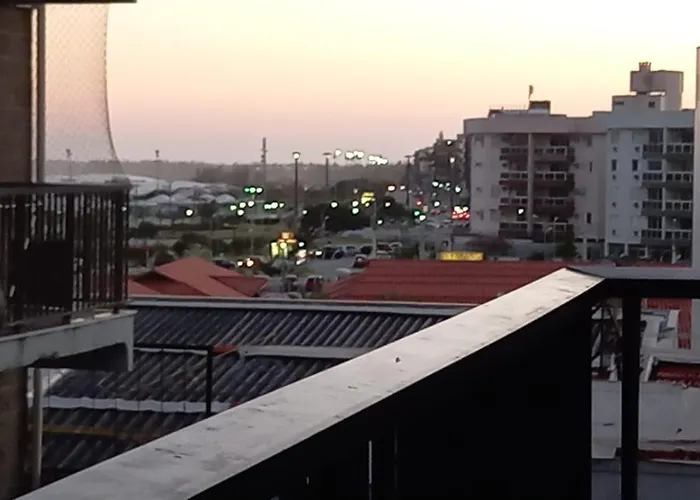 A 50M Da Praia Do Forte Em Cabo Frio